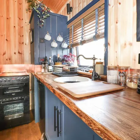 Dunfell Shepherd's Hut