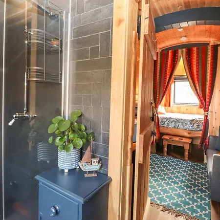 Dunfell Shepherd's Hut