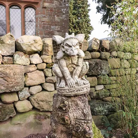 Dunfell Shepherd's Hut