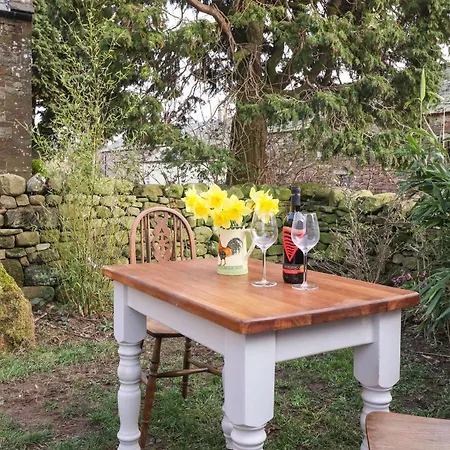 Dunfell Shepherd's Hut *